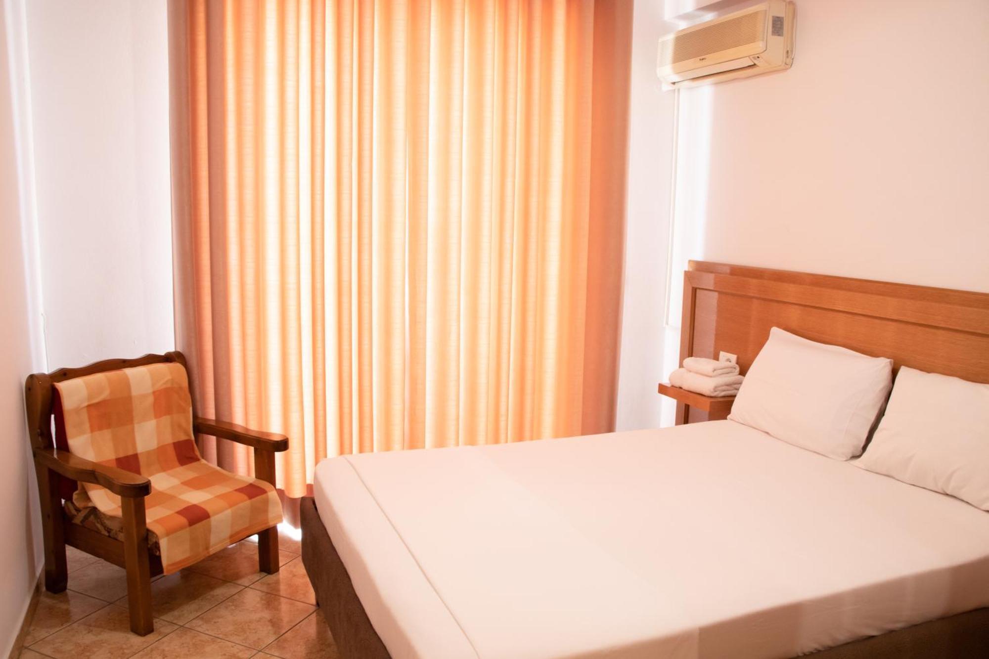 Flora Apartments Sarande Exterior photo