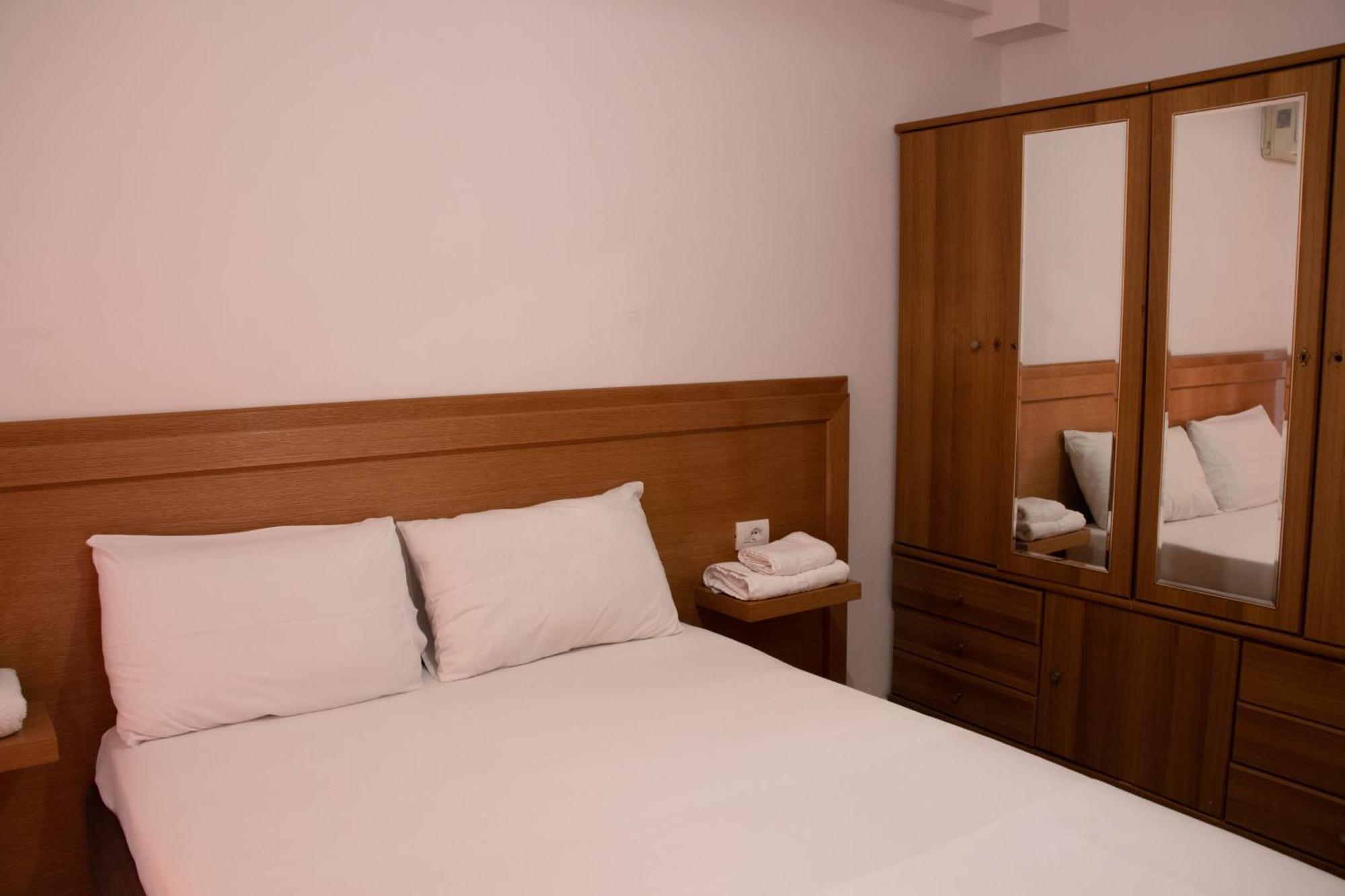 Flora Apartments Sarande Exterior photo